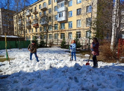 Центр «Радуга» присоединился к проведению общегородских субботников в апреле.