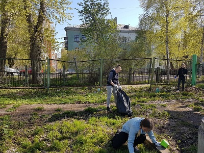 Коллектив Центр «Радуга» внес свой вклад в благоустройство территории!